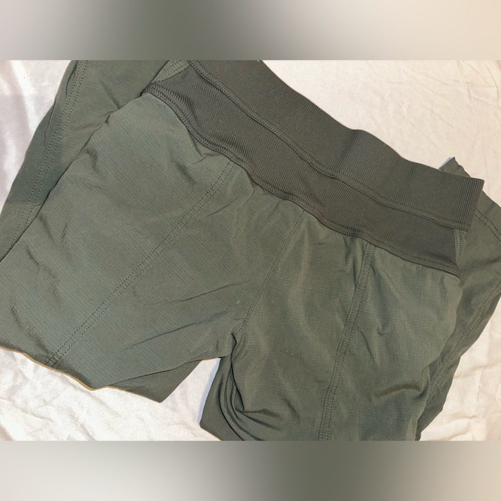 Athleta Athletic Pants Women's Size 8 Tall - Olive Green - Casual Workout Travel - Picture 9 of 10